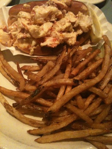 Maine lobster roll & fries