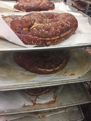 3lb Sesame Pretzel
